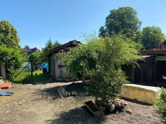 Hühnergehege, Nebengebäude