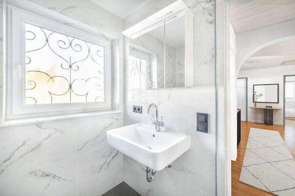 Badezimmer EG und Flur - aktuell