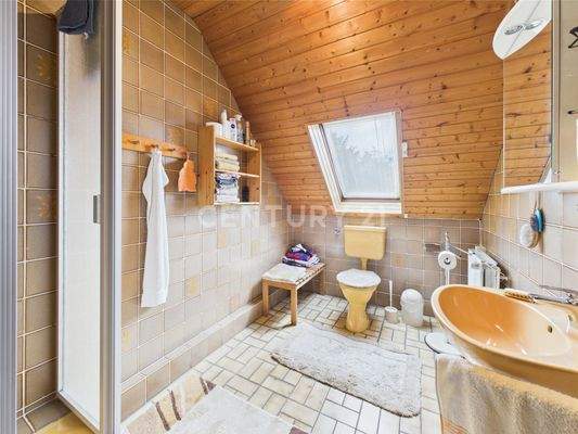 Badezimmer im Dachgeschoss