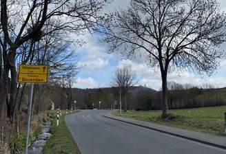 Lage unterhalb der Burgruine Plesse