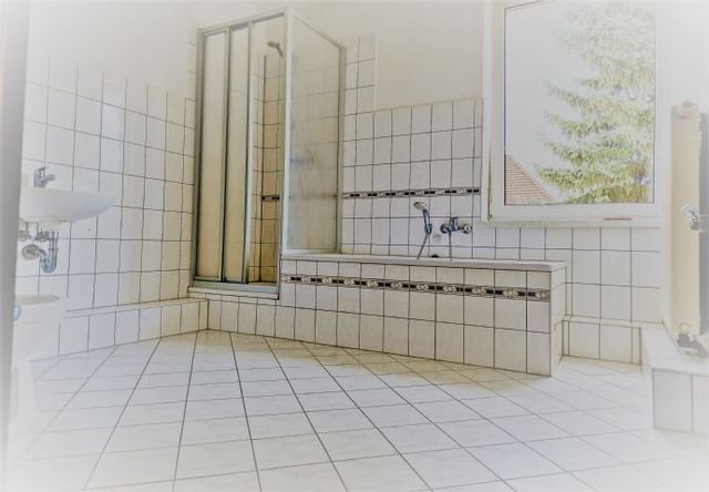 4-Raum Wohnung mit geräumigem Bad mit Wanne und Dusche - Bild 5