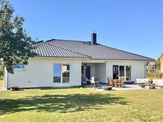 Hausansicht vom Grundstück