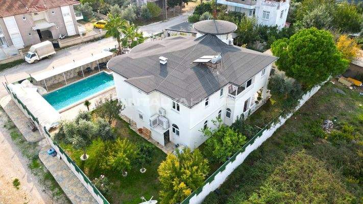 9-Bedroom Villa Near Golf and Sea in Antalya Kadriye