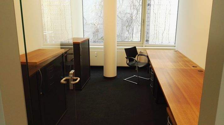 Büro 8.jpg