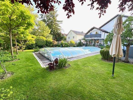 14. Großer Garten mit Pool.jpg