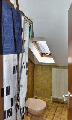 Dusche mit WC im Dachgeschoss