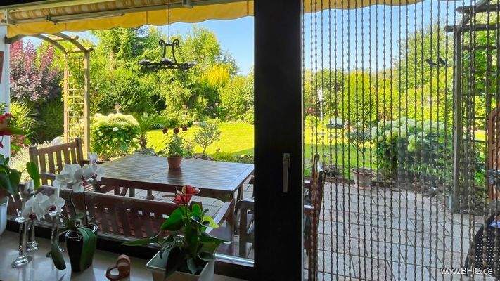 EG, Wohnzimmer Gartenblick