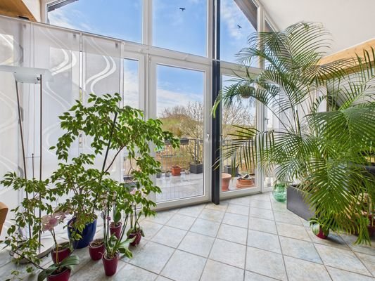 Wohnraum zum Balkon
