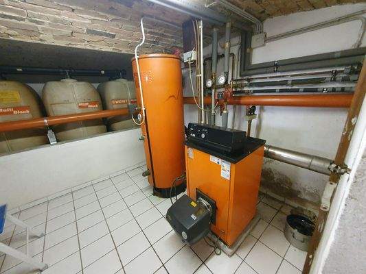Öl-Heizung Keller.jpg