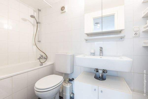 Angrenzendes Gäste-Badezimmer