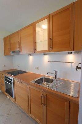 Küche mit Einbauküche