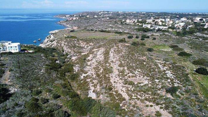 Kreta, Chorafakia Chania: Grosses Grundstück direkt am Meer mit unvergleichlichem Meerblick zu verkaufen