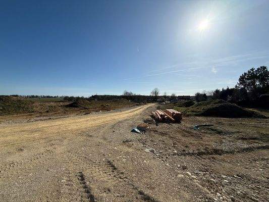 zeitnah bebaubar mit Doppelhaushälfen oder Einfamilienhäusern