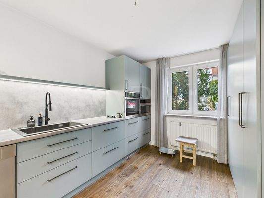 Einbauküche mit hochwertigen Einbaugeräten 