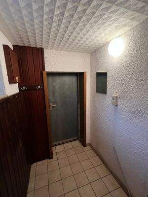 Abstellraum mit separatem AusgangEG