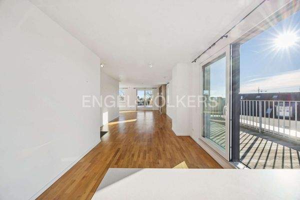 Großzügiger Wohn-Essbereich mit Dachterrasse