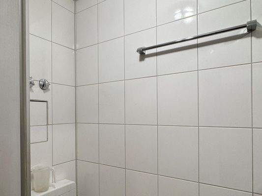 Badezimmer_Einzimmerwohnung_Ausstattung