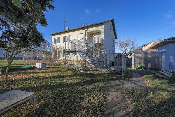 Rückansicht und Garten