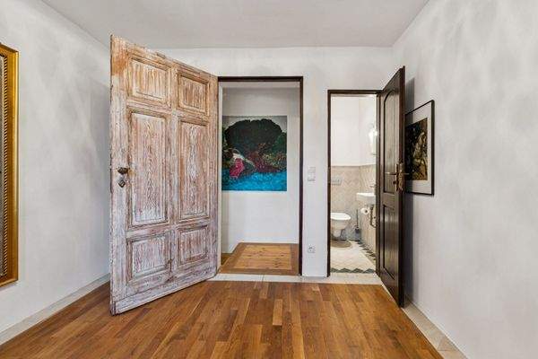 Gäste WC und Büro im 1. Obergeschoss