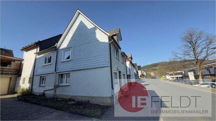 Haus und Umgebung III