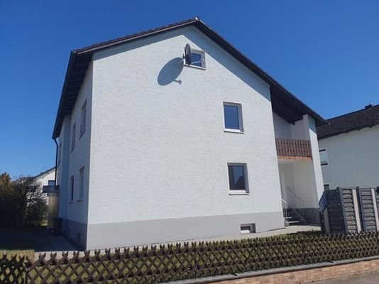 Westseite mit Eingang zur Einliegerwohnung