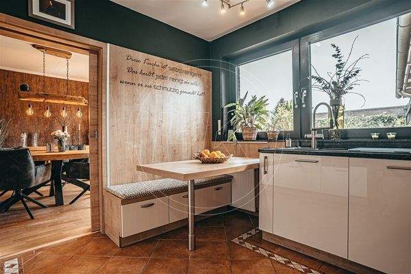 ... mit Zugang zum Wohn- und Essbereich