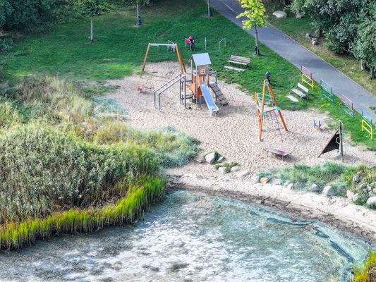 Der nahgelegene Spielplatz