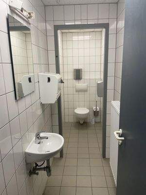 Kleine öffentliche Toilette