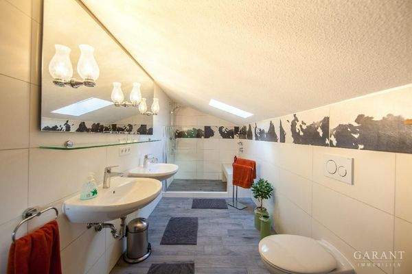 Lena  Interior - MBath A    resized 1 (1)