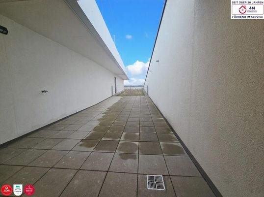 Gemeinschaftsterrasse neben dem Fitnesscenter