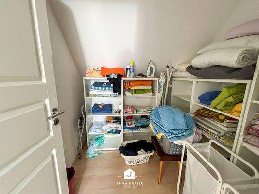 Begehbarer Kleiderschrank / Abstellkammer