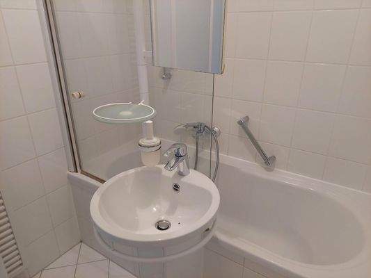 Wanne mit Duschabtrennung