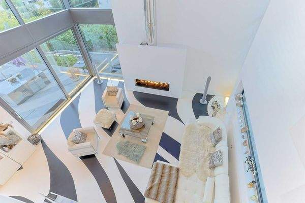 Blick von der Gallerie ins Wohnzimmer