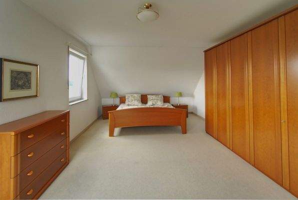 Großes Schlafzimmer