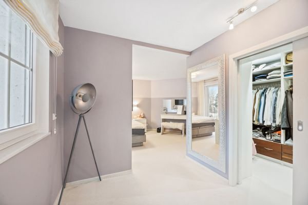 Schlafzimmer mit Ankleidebereich Ansicht 1