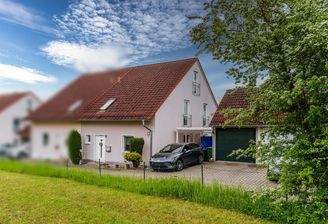 Außenansicht Carport & Garage