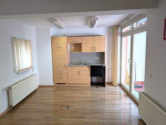 Büro mit Küchenzeile im OG 1