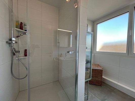 bodentiefer Dusche und WM-Anschluss