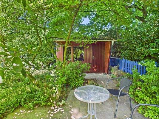 Terrasse_2 mit Gartenhaus