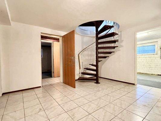 DIREKTER ZUGANG ZUM UNTERGESCHOSS