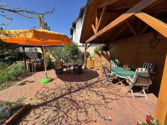 Terrasse überdacht (hinter Carport)