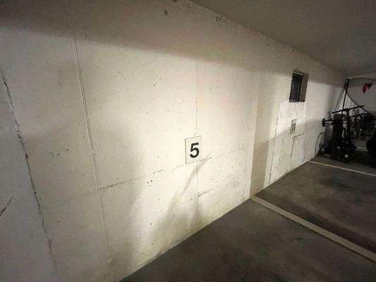 Tiefgaragenstellplatz