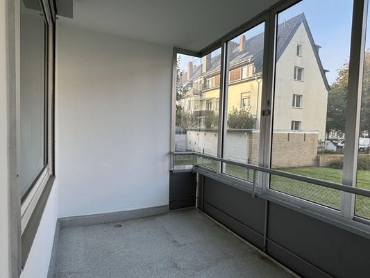 zur geschlossenen Loggia