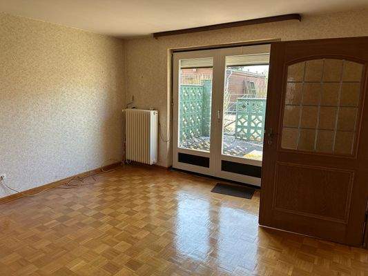 Wohn- und Esszimmer mit Terrasse nach Süden