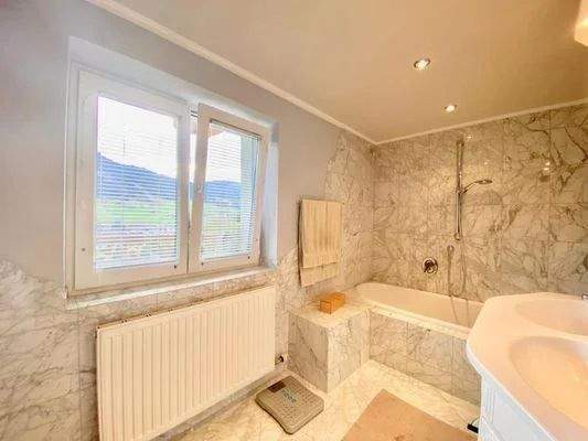 Bäder mit Badewanne -