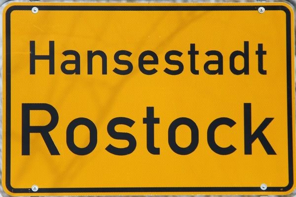 Auktion_Versteigerung_Ortseingangsschild_Rostock-1