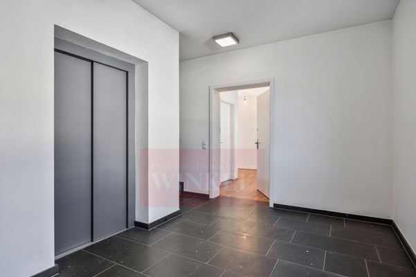 Treppenhaus zur Wohnungstür