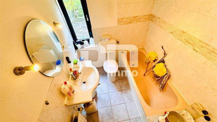 WE2 OG / DG Badezimmer 1 / Wanne