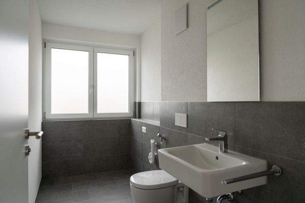 Gästetoilette mit Waschmaschienenanschluß.jpg