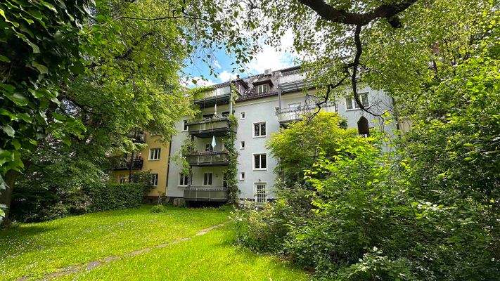 Gebäuderückansicht Frühjahr Kopie.jpg